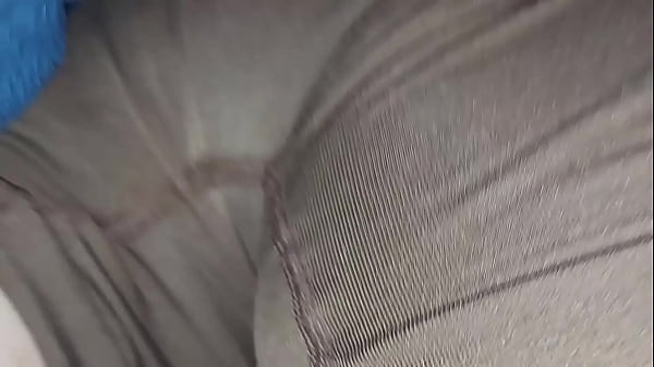 Linda Hermanastra Pillada In Fraganti Mientras Ve Porno En El Móvil De Su Hermanastro | Primer Plano Afeitado COÑO