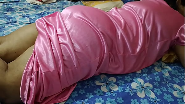 Bhabi In Pink Dress Appreciated With Her Huge Booty