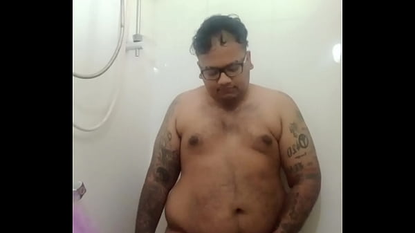 Vaibhav Pisses In The Shower