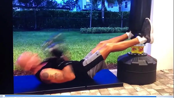 PORNSTAR MAXX LOADZ WORSHIPS TO WORKOUT