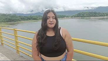 Chica Abandonada Por Su Novio Es Auxiliada Y Follada Por Un Extraño