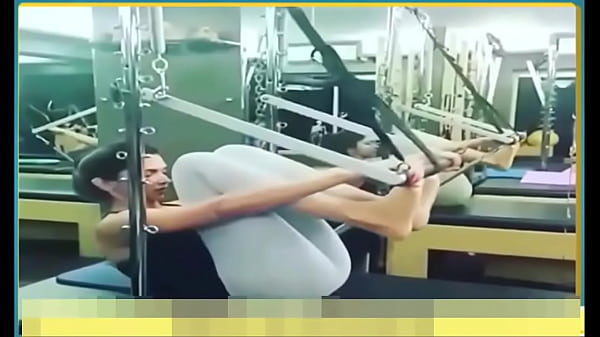 Deepika Padukone Exercising In Skimpy Leggings Sizzling Leggings Tease.