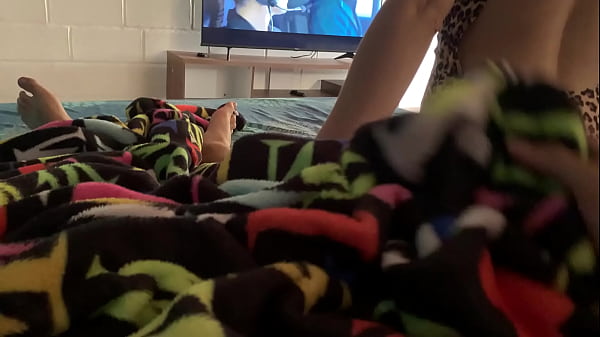 No Puedo Concentrarme En La Película Viendo A Mi Hermanastra Con Su Alluring Bikini En La Casa De Playa