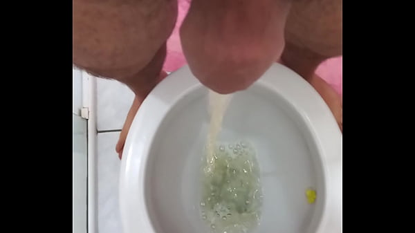 Mijando E Mostrando Pentelho