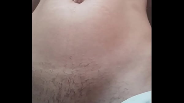 Essa Puta Novinha De Peitinhos Pequenos Sai Na Rua Usando Um Short Sem Calcinha. Veja Como A Buceta Dela Está Peludinha