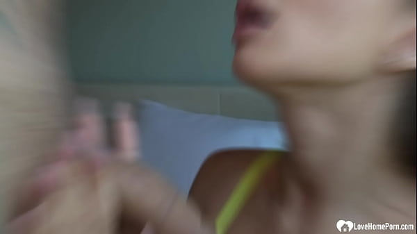 Fat Ass Girl Knows How To Bounce