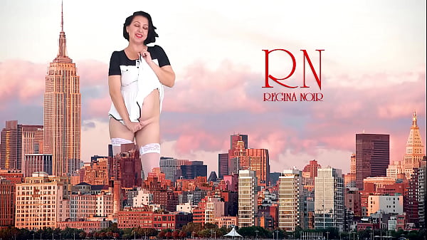 Wow! A Giant Madam Without Panties Walks Around The City. She's As Tall As King Kong! Astonishing Reveal Of A Giantess! 2