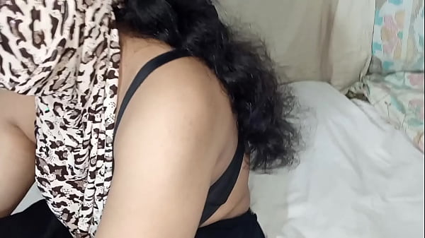 Bbw Ravishing Pakistani Wifey Presenting Her Nacked Assets Infront Of Camera In A Candid Sensual Video
