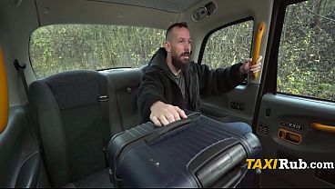 No Cash For The Taxi? I'll Pay With My Honeypot