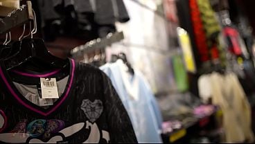 Hot Topic Employee Slams Hot Goth Chick Outside The South Premium Outlet Mall