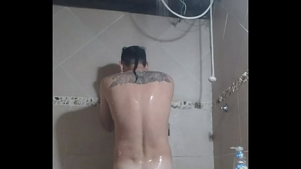 Caliente Bajo La Ducha