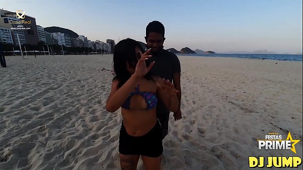 Novinha Lunna Legit Encontra Na Praia De Copacabama Coroa Tarado E Leva Pra Foder Em Casa .