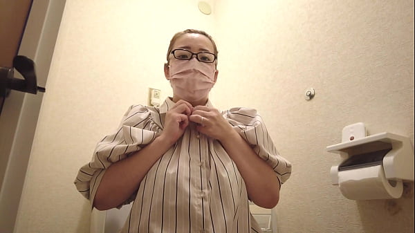 Married Female Masturbating In The Toilet：The Full Video Is→https://www.xvideos.red/channels/aika-frau