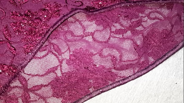 Jugando Y Echando Leche En Las Panties Preferidas De Mi Amiga En Su Casa
