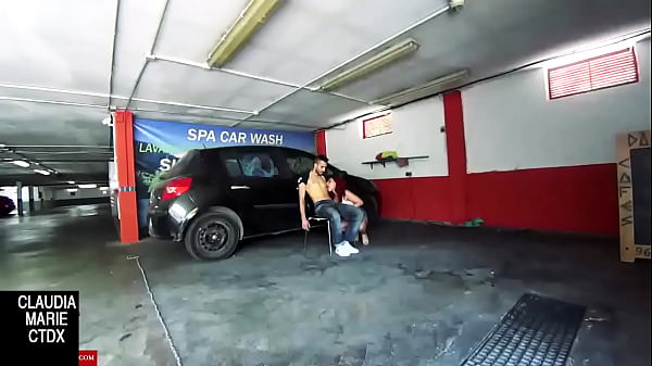 Mi Prima Follando. Mamada En Un Lavado De Autos Público