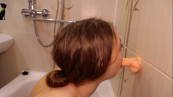 Truly Hot Sputterring Puke Deep Oral Blowjob Dildos In Shower