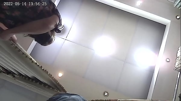 SPYCAM: UPSKIRT NO PANTIES RANDOM CHICKS IN MALL WATCHING