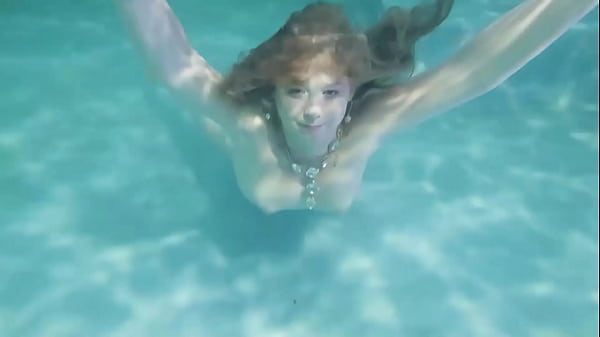 Sensual Scuba-Sucking! Golden-haired Vixen Sunny Lane Milks Rod Underwater!