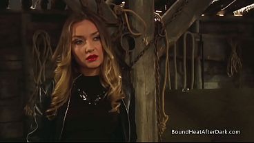 Buxom Huge Tits Lesbian Sub Flaunting Off And Orgasming Fro Domme