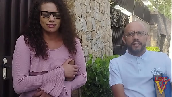 PASTOR VAI PREGAR DE PORTA EM PORTA E CAI EM TENTAÇÃO AO VER LENEV8