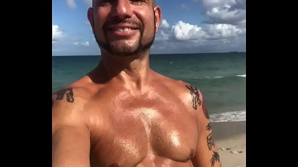 TAN FIT RIPPED ITALIAN PORN STAR
