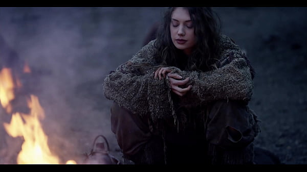 Fantasy BareMaidens - The Campire