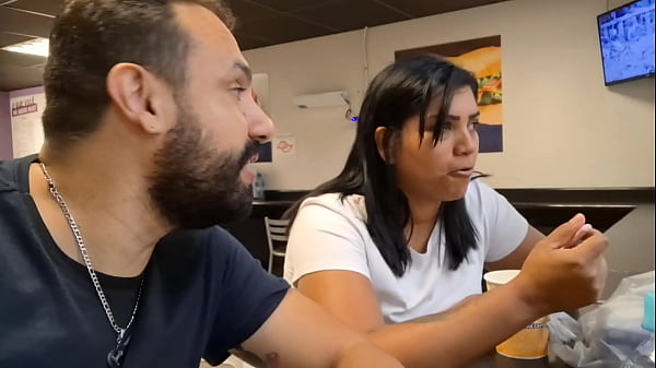 Praça Da Putaria: Morena Pelada, Buceta Quente E Leitada Na Boca Em Público!