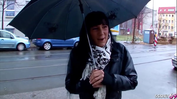 Reife Deutsche Hausfrau In Leder Leggings Bei Straßen Casting Gefickt