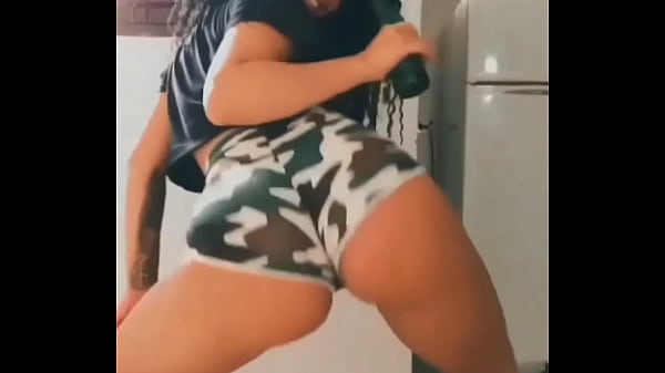 Novinha Cavala Toda Exibida Dançando Funk