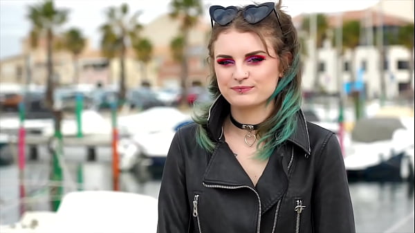 Trixy, Jeune Et Fougueuse, Veut Une DP