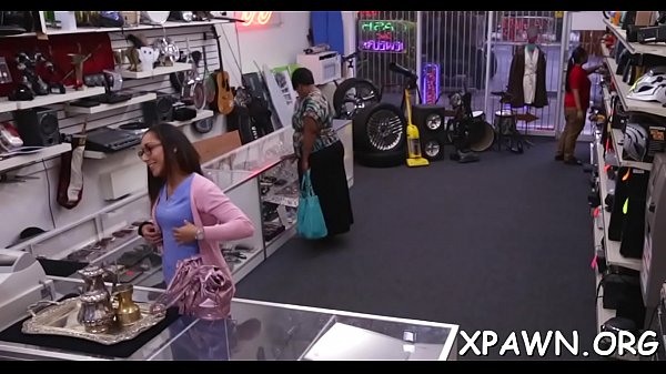 Non-professional Is In The Shop And She's Getting Nailed There