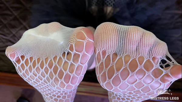 Queen Tootsie Playful Tease In Sweet White Fishnets On The Bed