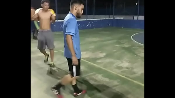 Garoto Branco Fudendo Goleiro