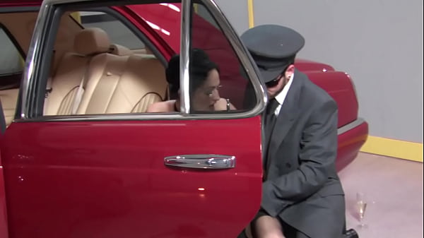 Dude Keeps His Shirt And Tie On While Fucking Babe In And On Car