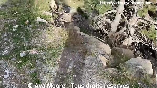 La Salope Du Diable Se Fait Baiser Sauvagement En Extérieur Pour Halloween Et Prend Du Sperme Plein Le Visage