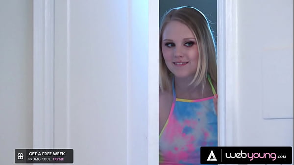 Pervert Peeping Lily Rader Craves To Taste Her Taunting Flatmate Gina Valentina