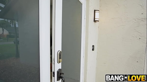 Creep Dwayne Couldnt Stop Staring BF'S Stepmama Lillianette GIGANTIC ASS And Stepmama Notices, Smashes, Grinds And Got CUM For His SORRY BUTT