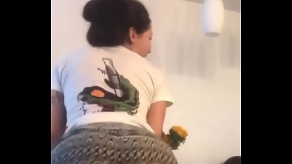 Mi Mama Me Graba Moviendo Rico Mi Culito