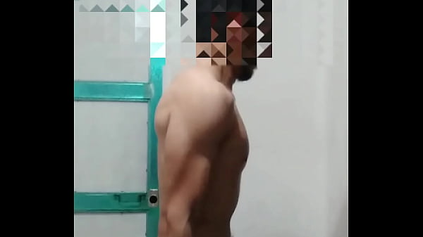 Haciendo Ejercicio Desnudo