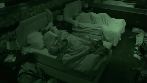 BB19 USA : (Left) Cody Digital Play Jessica (Right) Matt And Raven Hj #3