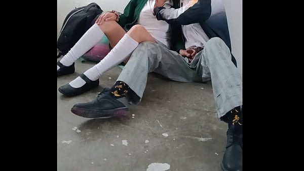 En La Bodega Del Colegio Se Ensartan A La Mas Putita Del Colegio ( Las De 3ro Son Las Mas Pirujas)