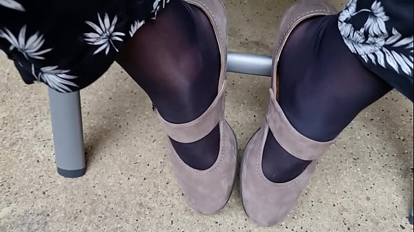 Meine Strumpfhosen- Füße In Damen Rams Und Pantoletten