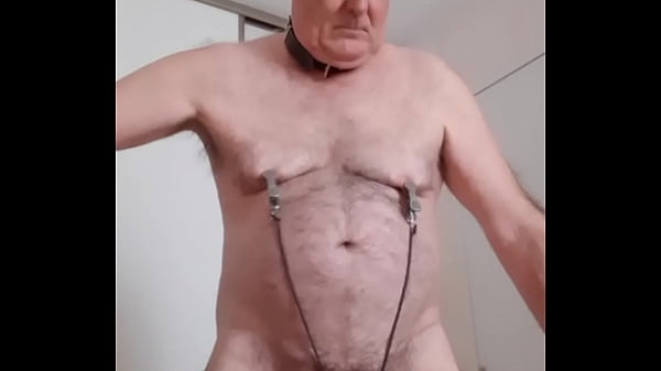 Coups De Martinet Sur Mes Couilles.a