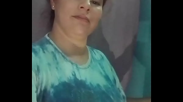 Una Selfie Atrevida Debajo De La Remera