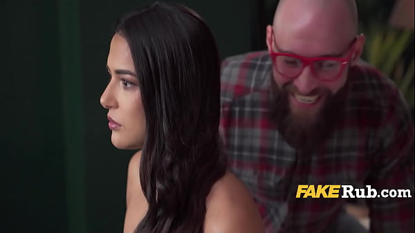 Dude Buys The Sex Doll Of His Fav Celeb & Behind Smashes It