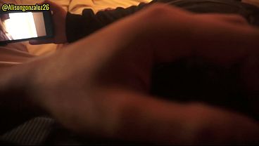 Mi Hermanastro Se Acuesta Conmigo Y Pone Su Pene Accidentalmente Dentro De Mi Boca Y Casi Nos Atrapan