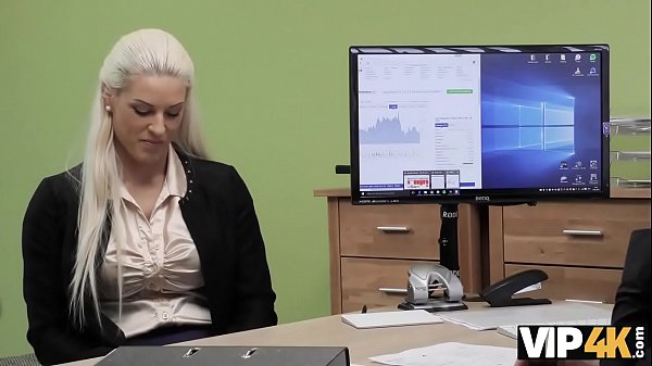 VIP4K. Verführerisches Küken Mit Großen Titten Reitet Schwanz Für Viel Geld