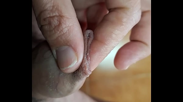 Yequis Muestra Su Polla Pringosa Y Húmeda Hasta Echar La Leche