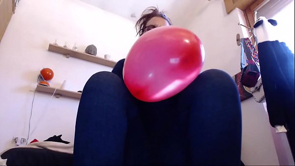 Questi Palloncini Colorati Fanno Eccitare Così Tanto Tua Madre Che Ci Squirta Sopra Come Non Mai