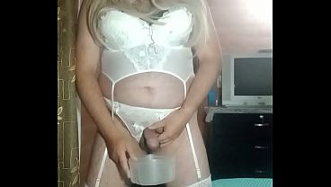 Lizzana Jugando Con Su Orina